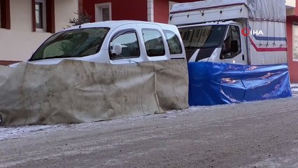 Kars Eksi 21’i Gördü...İş Yerlerinin Kapı Kilitleri ve Camları Dondu