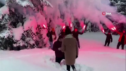 - Uludağ'da karlar altında meşaleli evlilik teklifi