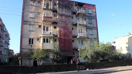 Adana'da 5. kattaki evinin balkonundan düşen kişi öldü