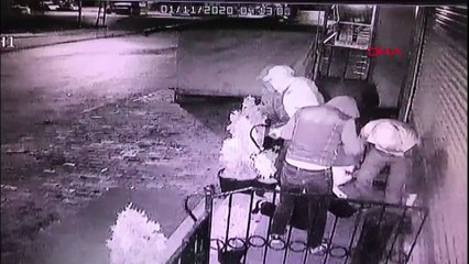 Hem oynadı hem çaldı