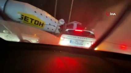 - Ukrayna’da sıcak su borusu patladı, asfalt çöktü