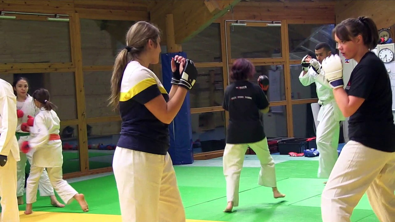 Reportage TL7 sur le club de KARATE  de SAINT GENEST LERPT