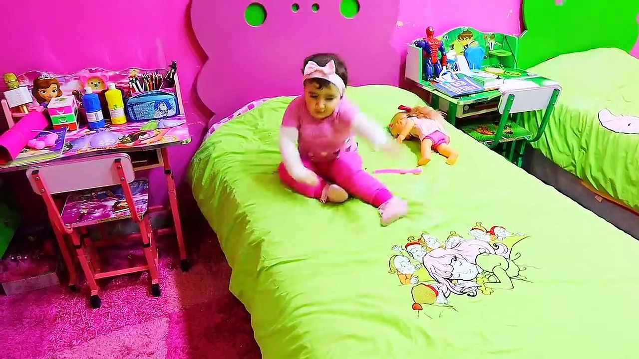 Celina with Paint Bottles - سيلينا وحسونة الوان للاطفال