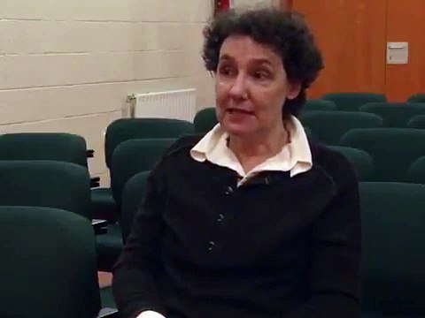 Una piruleta de regalo a quien entienda el discurso de Beatriz Gimeno, la podemita que va a dirigir el Instituto de la Mujer