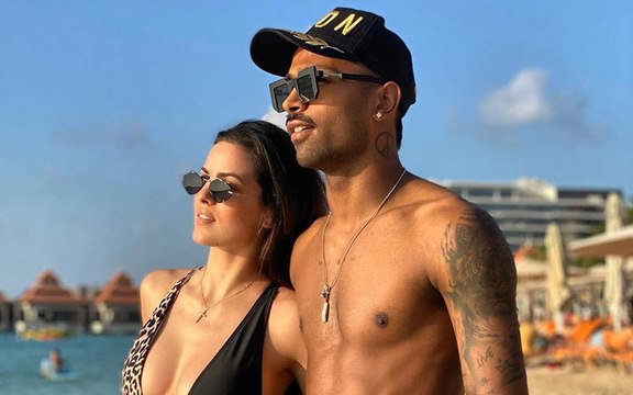 Ex-Bigg Boss Natasa Stankovic And Hardik Pandya Fire Up The Beach In Sexy Swimwear; LAdy Sports DEEP-DEEP Neckline