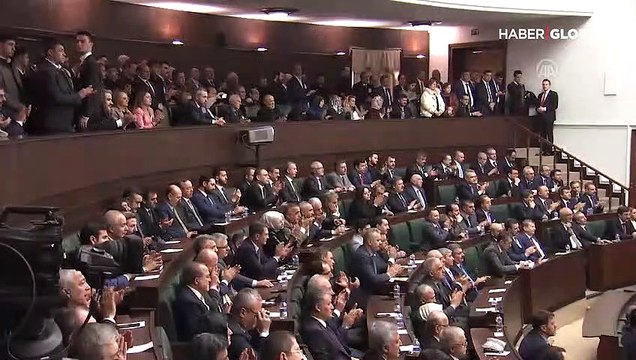 Cumhurbaşkanı Erdoğan kürsüyü şehit kızı Gülay Demir'e bıraktı! AK Parti grubu ayakta alkışladı