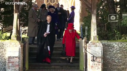 La reina Isabel II acepta que Harry y Meghan se desvinculen de sus responsabilidades reales