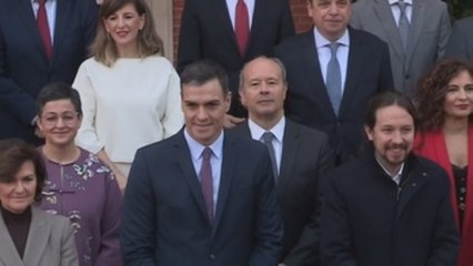 Pedro Sánchez reúne a sus ministros por primera vez