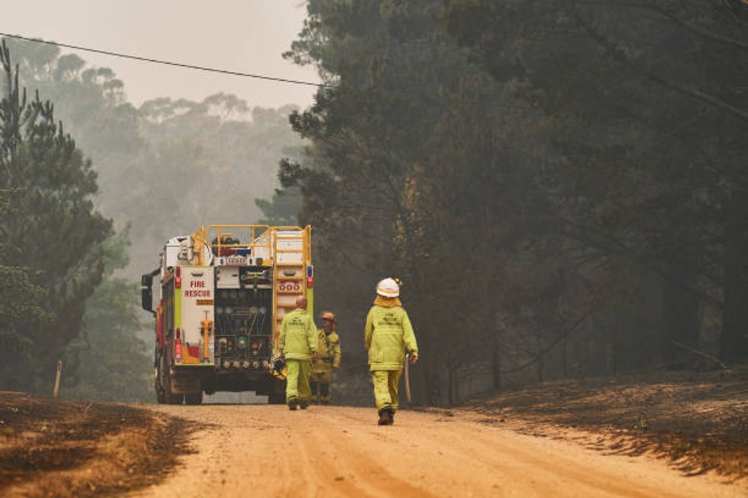 Amerikanische Feuerwehrmänner eilen australischen Kräften zur Unterstützung