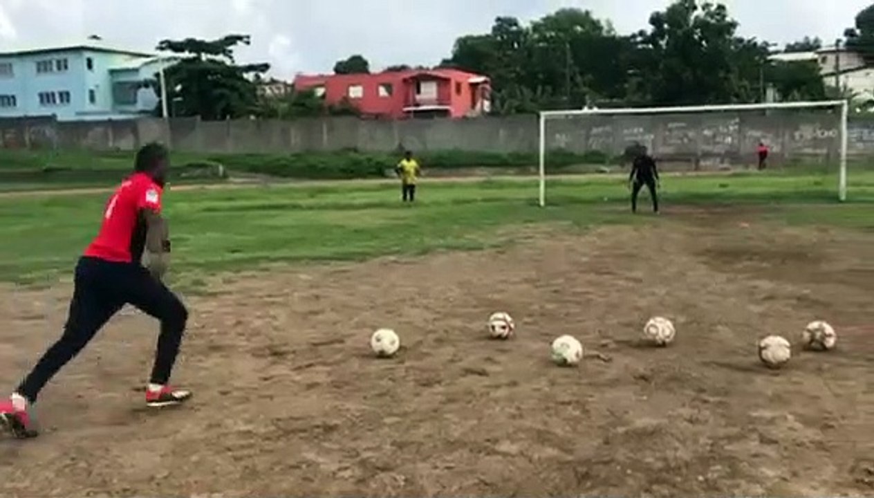 Les gardiens de but ont enfilé leurs gants