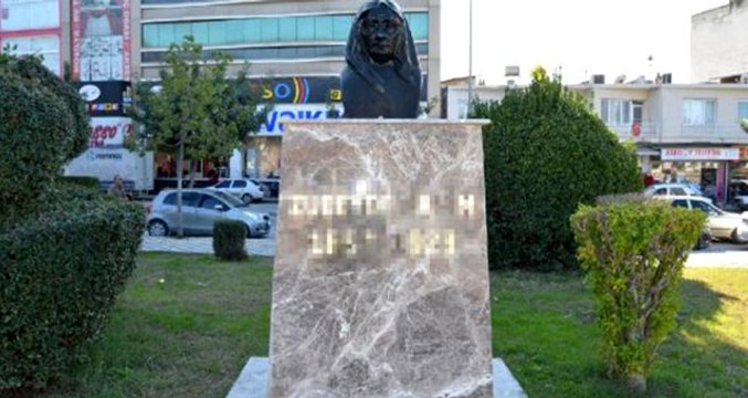 Adana Ceyhan'da Zübeyde Hanım büstüne çirkin saldırı