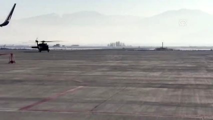 İnme teşhisi konulan kadının yardımına Mehmetçik helikopterle yetişti