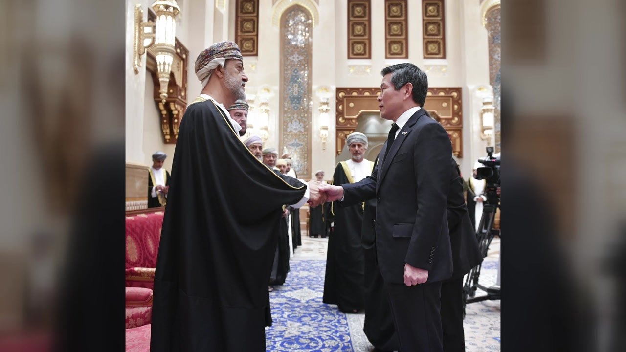 정경두, 오만 국왕 조문...대통령 조의 전달 / YTN