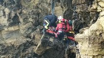 Rescatado un hombre que se cayó por un acantilado en Gijón