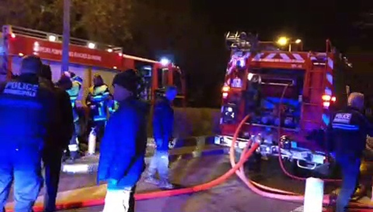 Un appartement détruit par les flammes aux Milles