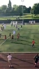 İngiltere'de bir Pazar Ligi maçında hakeme şok saldırı