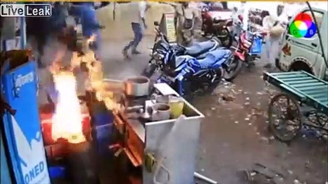 Ce stand street food prend feu : panique tout autour !