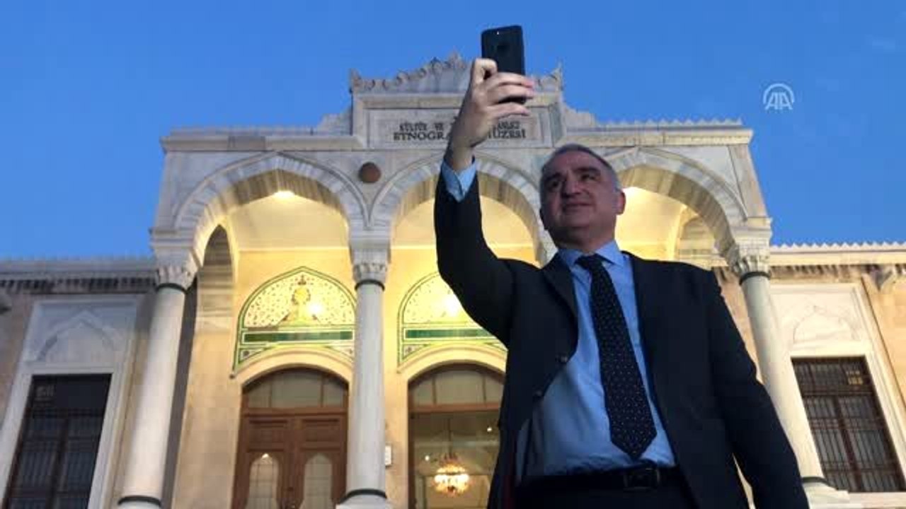 Bakan Ersoy, Müzede Selfie Günü etkinliğine katıldı