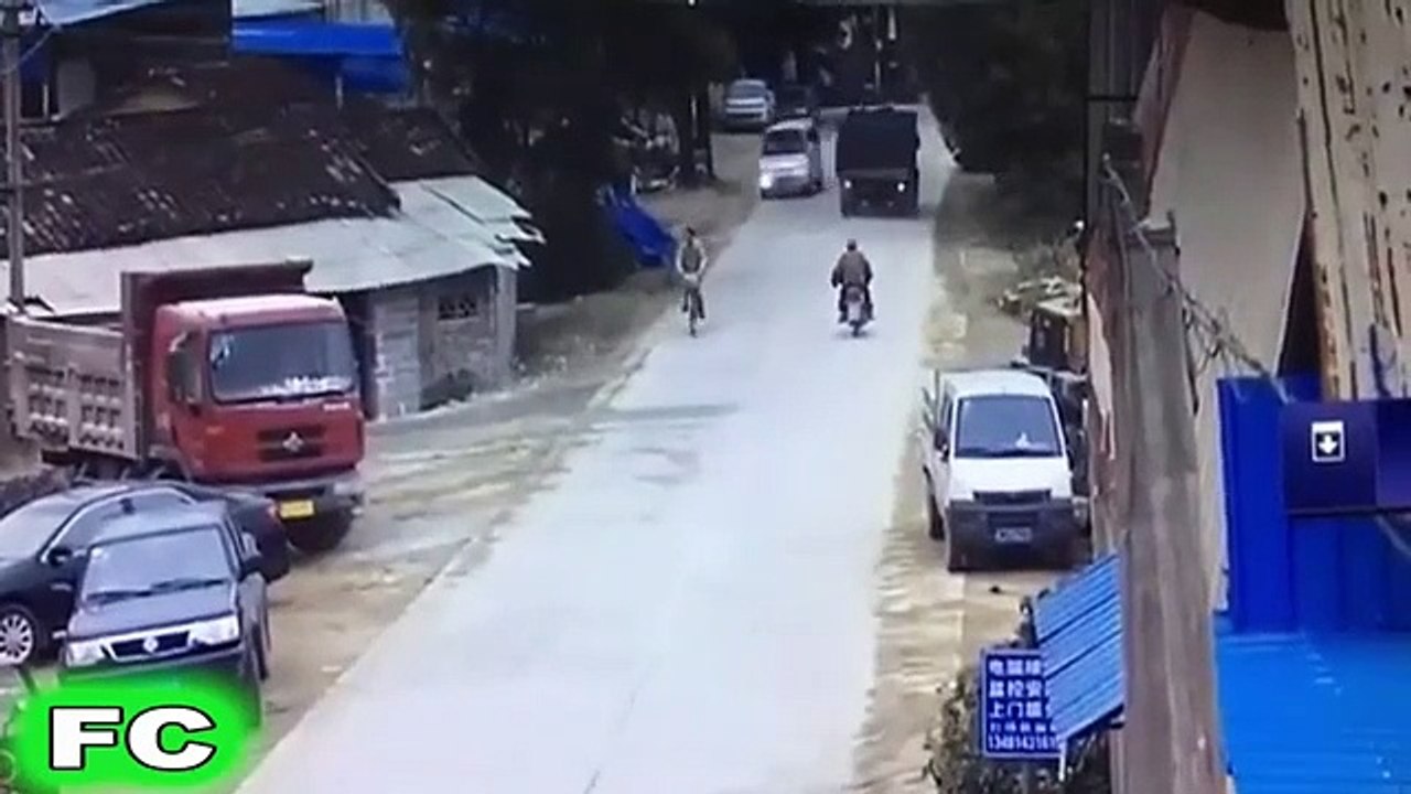 Best_FAILS_&_Funny_Videos_★_June_2017_Compilation_★_FailCity(360p)