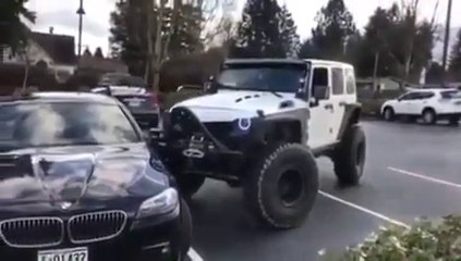 La prochaine fois il garera mieux sa BMW