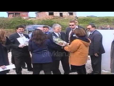 Qendra e re sociale në Shënavlash - (7 Prill 2000)