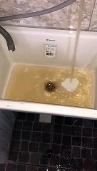 Agua marrón en la zona de Barrio Norte