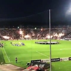 PAOK taraftarlarından Chelsea maçında meşale şov!