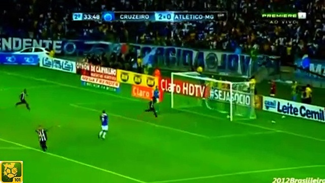 Ronaldinho ve arkadaşlarından müthiş gol sevinci