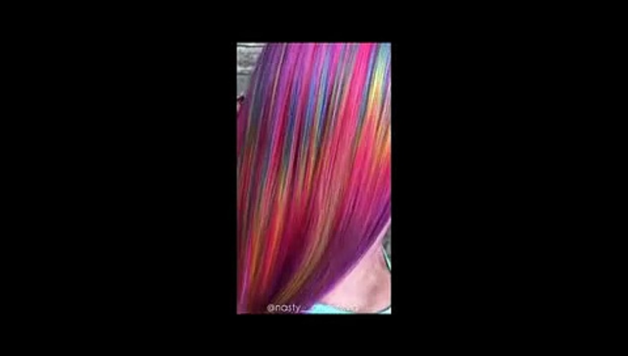 bellos cabellos pintados de muchos colores fantásticos /  beautiful painted hair of many fantastic colors