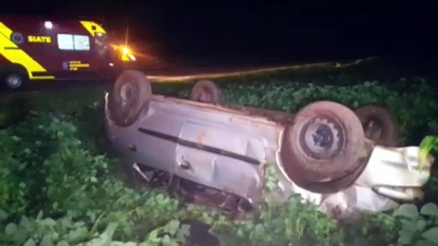 Mãe e filha se envolvem em acidente que resultou em capotamento na PR-486 em Cascavel