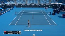 Avustralya Açık Tenis Turnuvası'nda nefes darlığı yaşayan tenisçi maçı yarıda bıraktı
