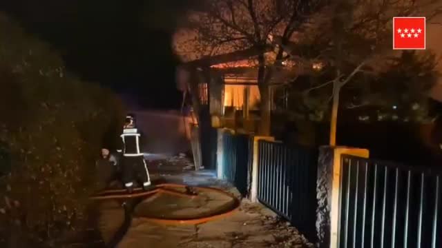 El fuego calcina un chalet de El Molar (Madrid)