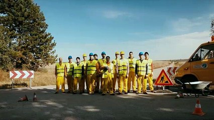 Praktican vodic kroz Beograd sa pevanjem i plakanjem - Ceo domaci film 2. DEO