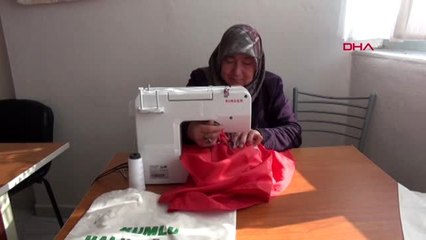 Hatay mehmetçiğe hediye etmek için türk bayrağı dikiyorlar