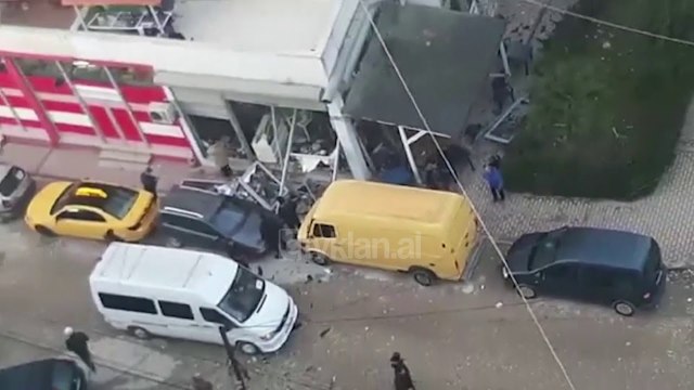 Shperthen bombola e gazit, 3 te lenduar