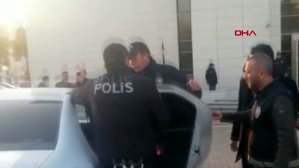 Manisa balkondan girip, kendisinden ayrılmak isteyen kadını öldüren zanlı tutuklandı