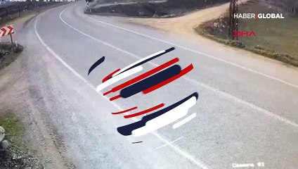 Manisa'da feci olay! Küçük kız seyir halindeki otomobilde düştü