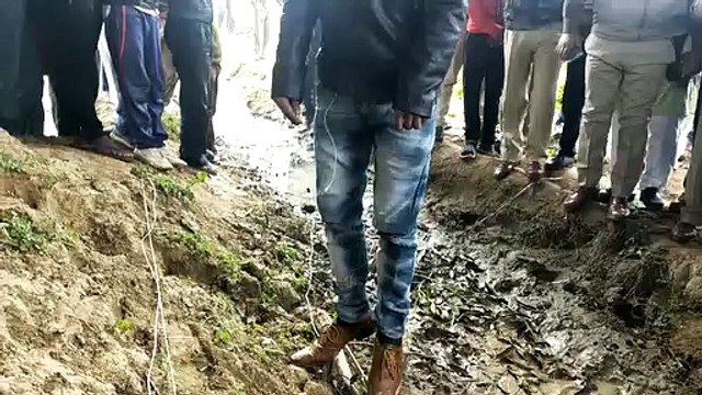 इटावा में युवक ने पेड़ से फांसी लगाकर की आत्महत्या