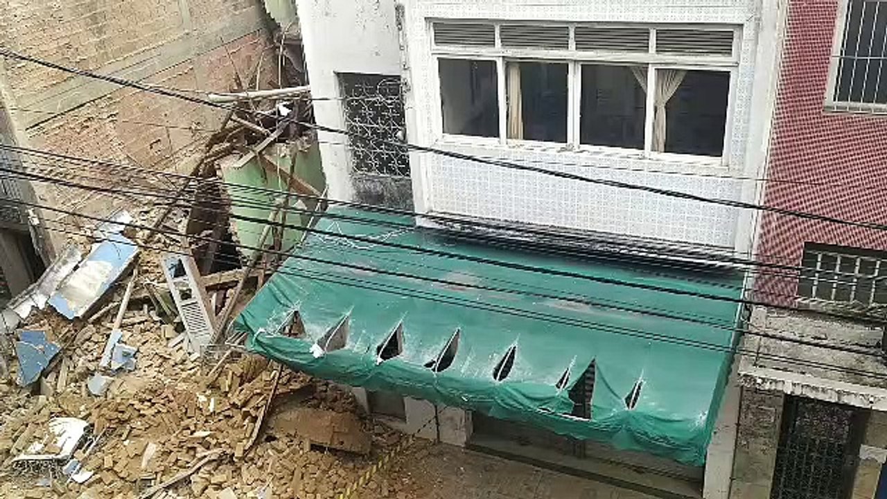 Prédio desaba no Centro de Vitória