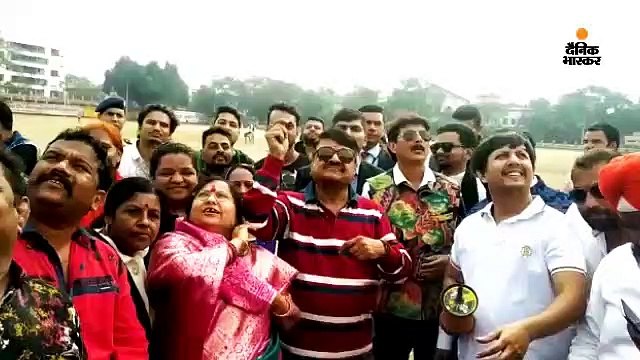 ओंकारेश्वर-महेश्वर में नर्मदा और उज्जैन में शिप्रा नदी में स्नान के लिए उमड़ी श्रद्धालुओं की भीड़