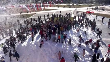 Çocuklar toroslar'dan getirilen 40 kamyon karla eğlendi