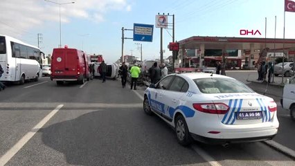 Kocaeli bariyere çarpan otomobil devrildi: 1 yaralı