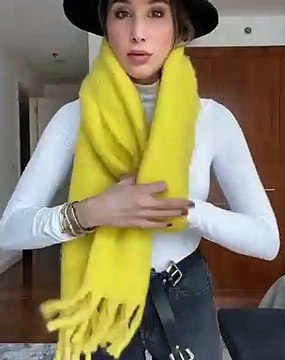 8 طرق مختلفة لارتداء الوشاح على طريقة الفاشينيستا تمارا فارا