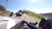 L'incroyable réflexe de ces 2 motards qui évitent le pire au dernier moment