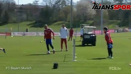 Bayernli kaleciden müthiş rövaşata!