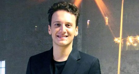 Edis, asker arkadaşlarına koğuşta mini konser verdi