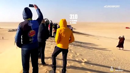Une dune mal abordée et Alonso a fait plusieurs tonneaux