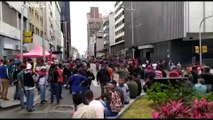 Paramilitares atacan a diputados opositores a la entrada del Parlamento en Venezuela