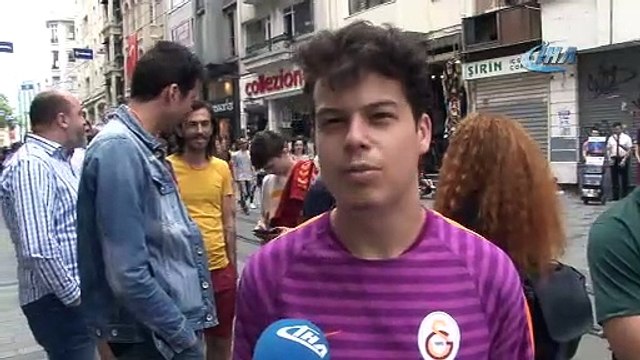 Galatasaray'ın şampiyonluk kutlaması için saatlerce kuyrukta beklediler!