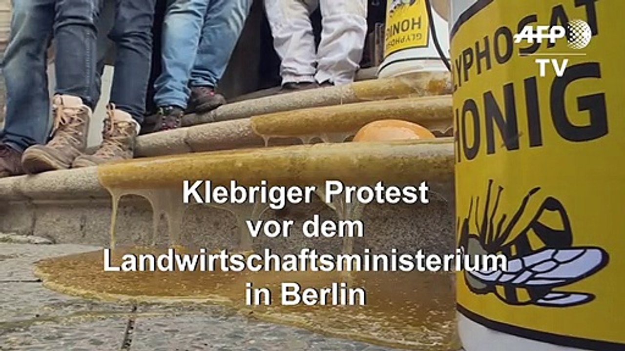 Klebrige Aktion: Glyphosat-Honig für Klöckner